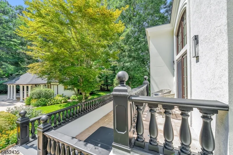 8 Driftwood Drive Livingston, NJ 07039