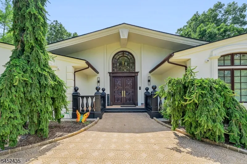 8 Driftwood Drive Livingston, NJ 07039