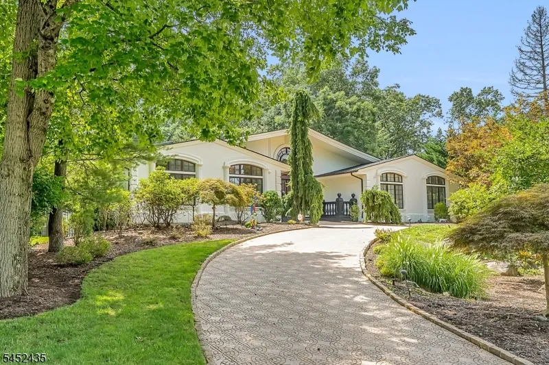 8 Driftwood Drive Livingston, NJ 07039