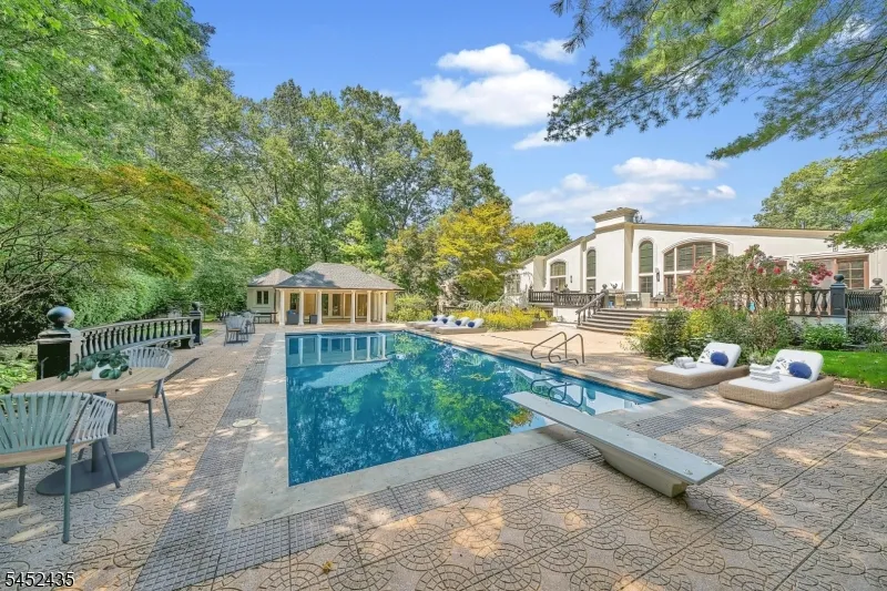 8 Driftwood Drive Livingston, NJ 07039