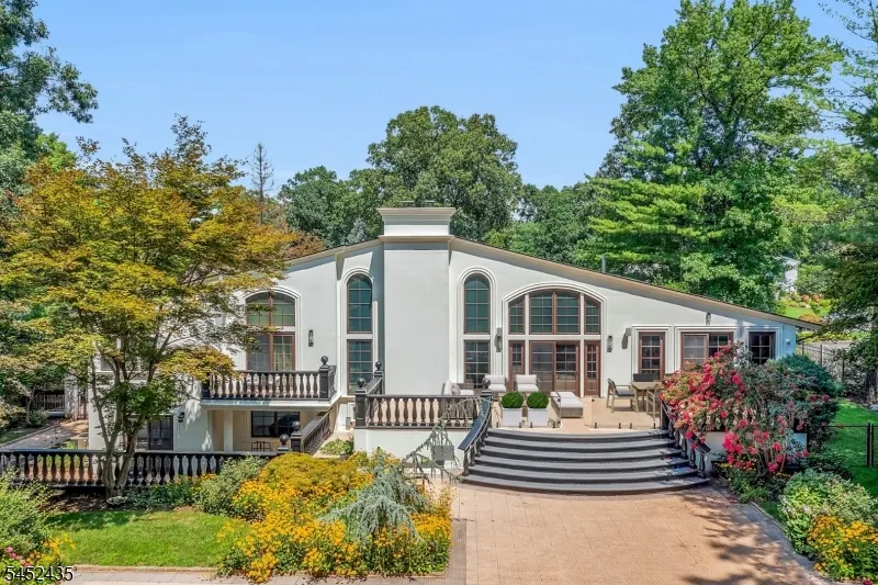 8 Driftwood Drive Livingston, NJ 07039