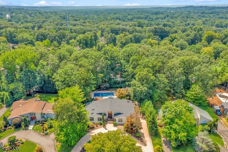 8 Driftwood Drive Livingston, NJ 07039
