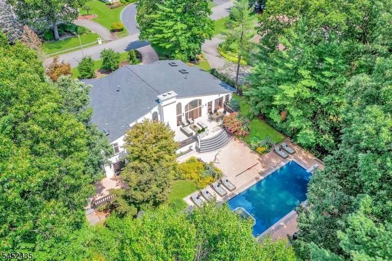 8 Driftwood Drive Livingston, NJ 07039
