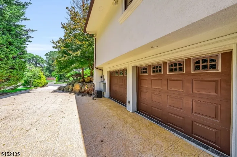 8 Driftwood Drive Livingston, NJ 07039