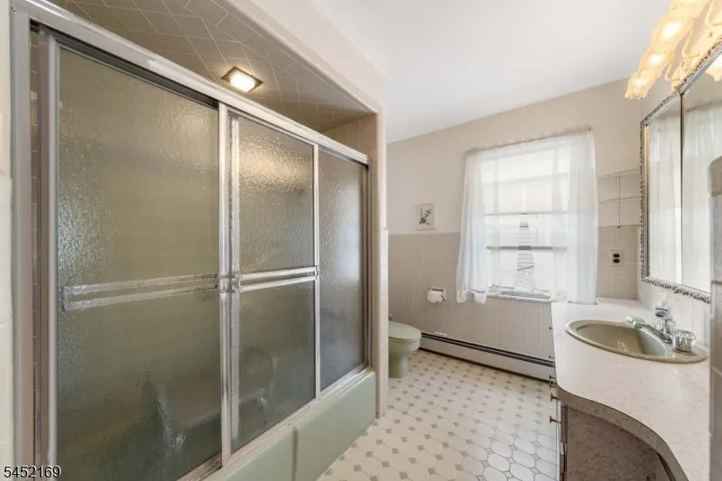 710 Bailey Ave Elizabeth City, NJ 07208
