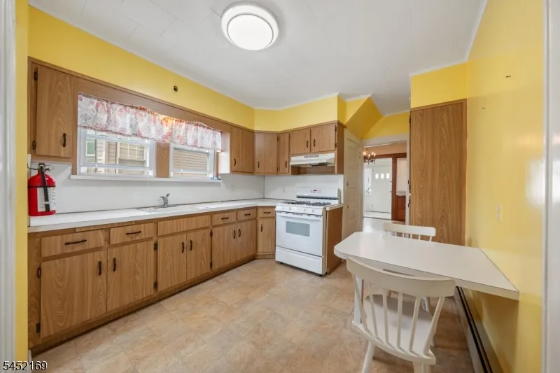 710 Bailey Ave Elizabeth City, NJ 07208