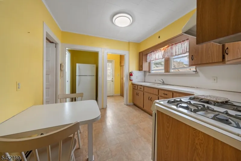 710 Bailey Ave Elizabeth City, NJ 07208