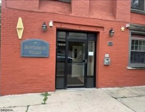 79 Montgomery St 4F