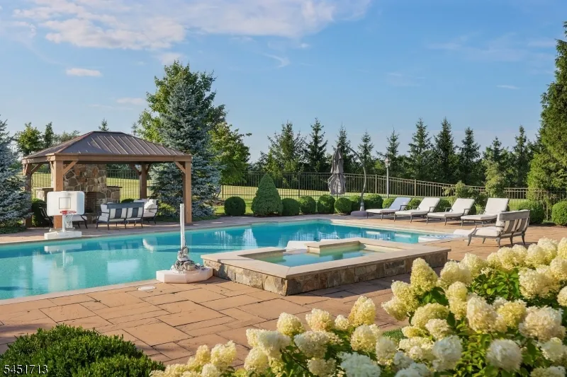 25 Tall Timber Ln Bernards, NJ 07920