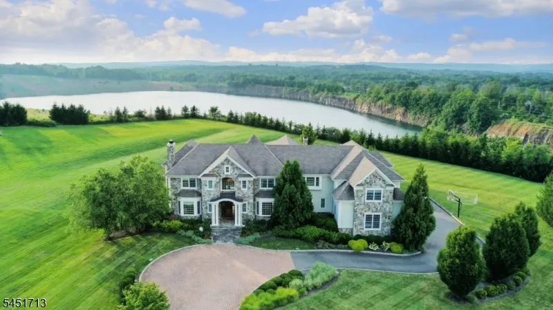 25 Tall Timber Ln Bernards, NJ 07920