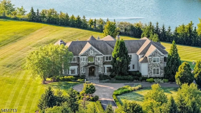 25 Tall Timber Ln Bernards, NJ 07920