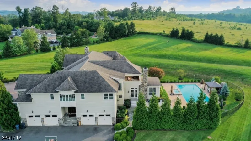 25 Tall Timber Ln Bernards, NJ 07920