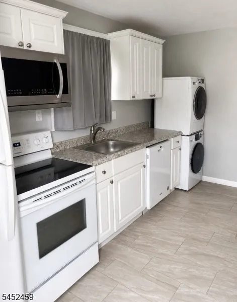 12 Colby Trl Hopatcong, NJ 07843
