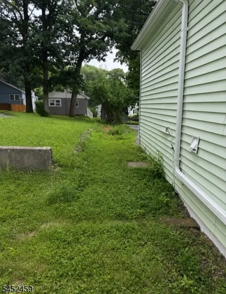 12 Colby Trl Hopatcong, NJ 07843