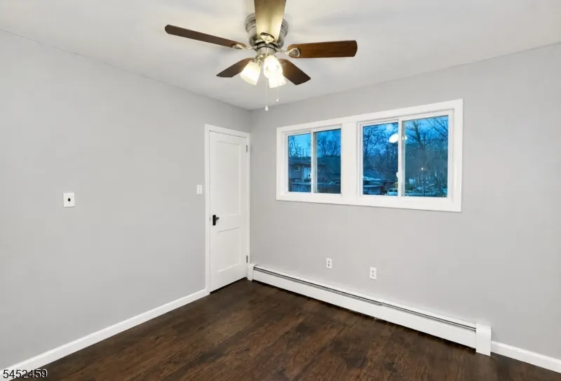12 Colby Trl Hopatcong, NJ 07843