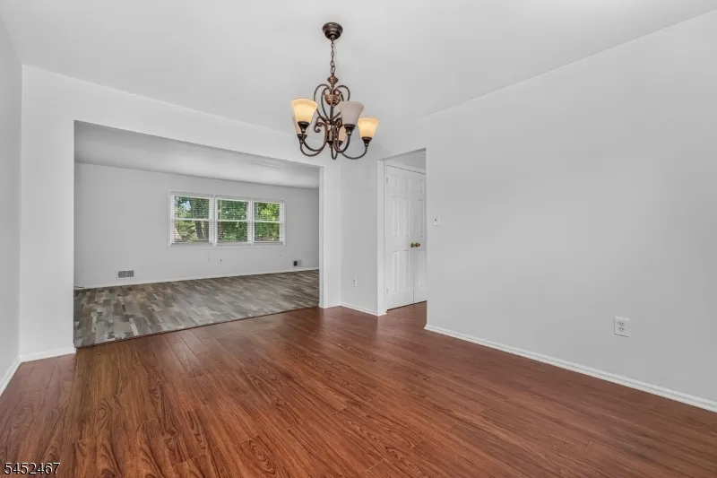30 Wordsworth Ln Lopatcong, NJ 08865
