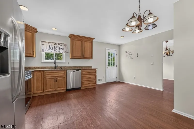 30 Wordsworth Ln Lopatcong, NJ 08865