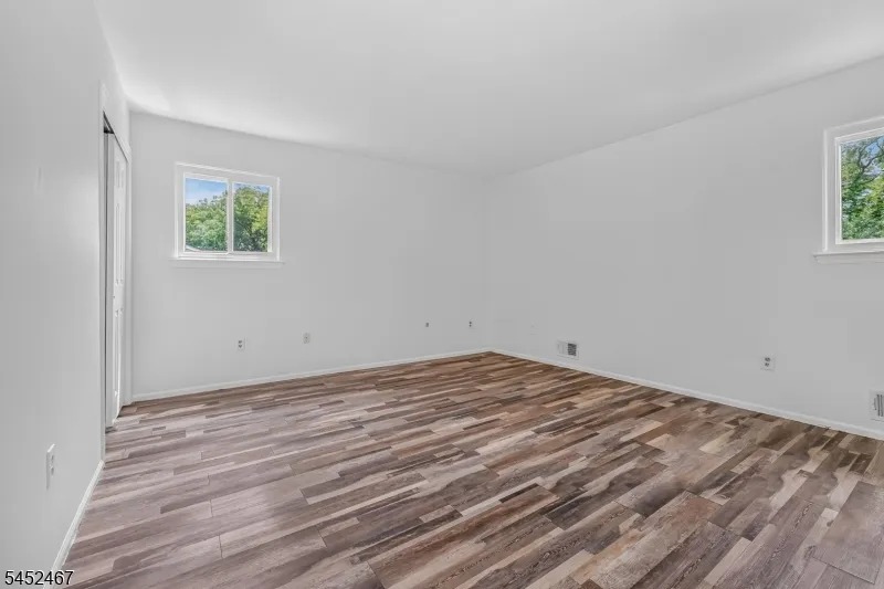 30 Wordsworth Ln Lopatcong, NJ 08865