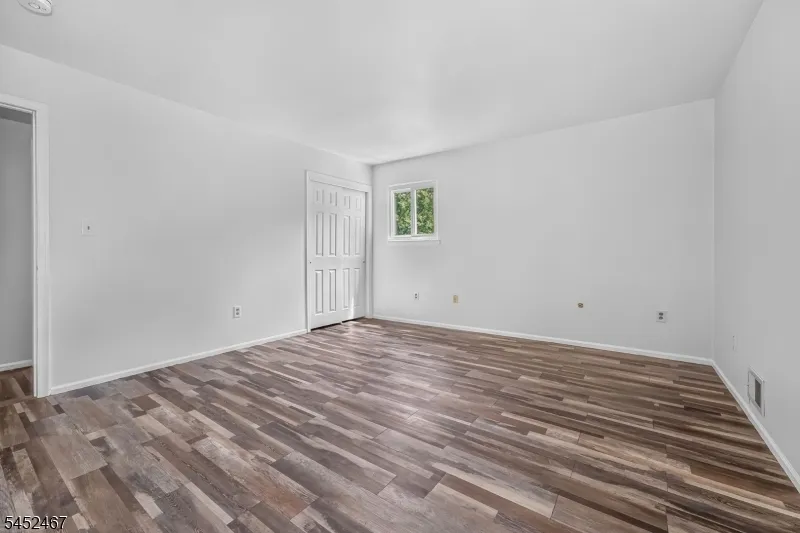 30 Wordsworth Ln Lopatcong, NJ 08865
