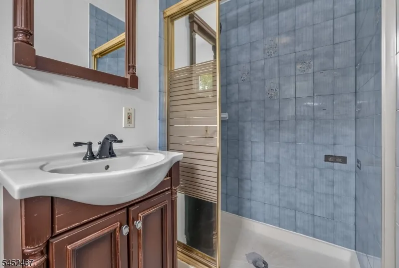 30 Wordsworth Ln Lopatcong, NJ 08865
