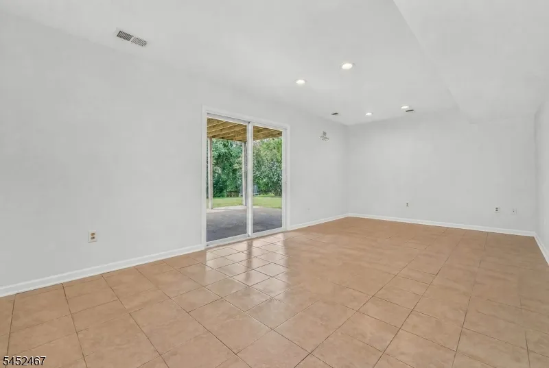 30 Wordsworth Ln Lopatcong, NJ 08865