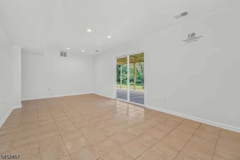 30 Wordsworth Ln Lopatcong, NJ 08865
