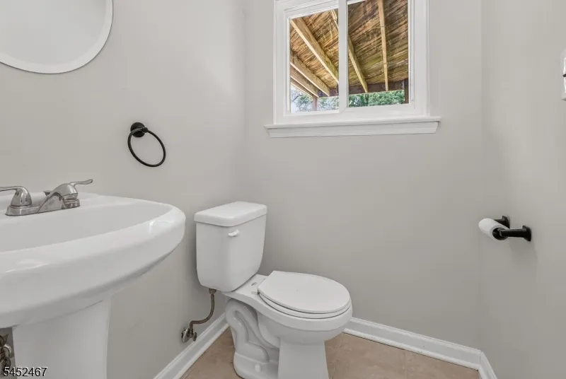 30 Wordsworth Ln Lopatcong, NJ 08865