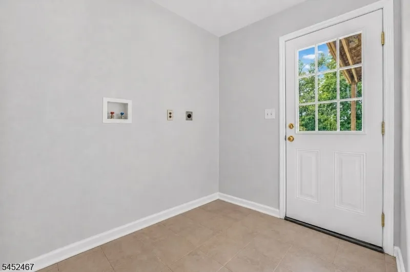 30 Wordsworth Ln Lopatcong, NJ 08865