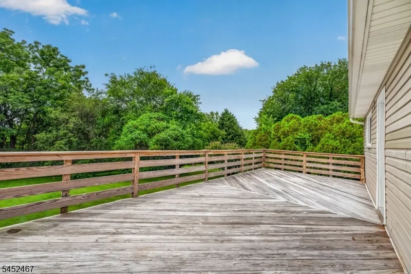 30 Wordsworth Ln Lopatcong, NJ 08865