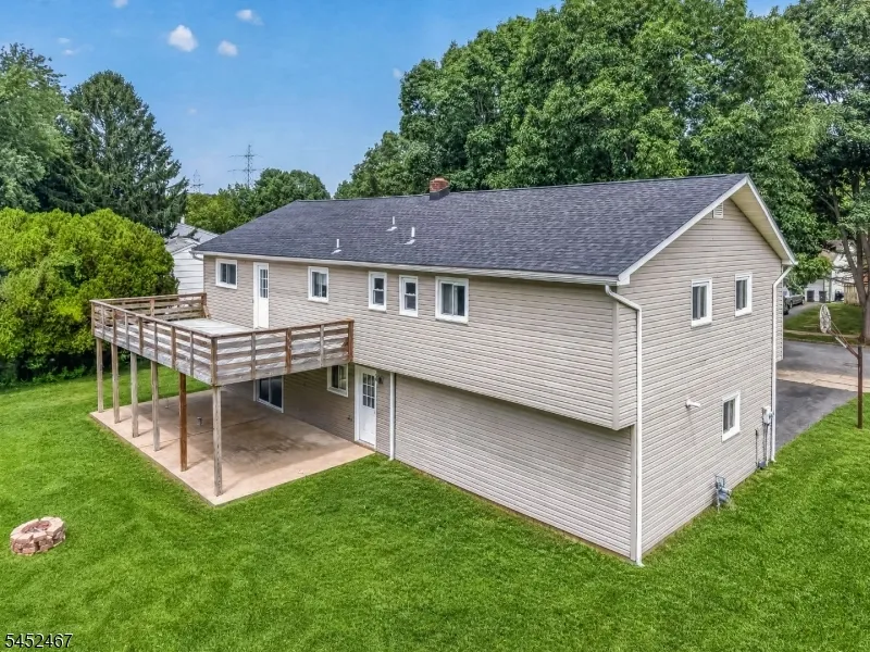 30 Wordsworth Ln Lopatcong, NJ 08865