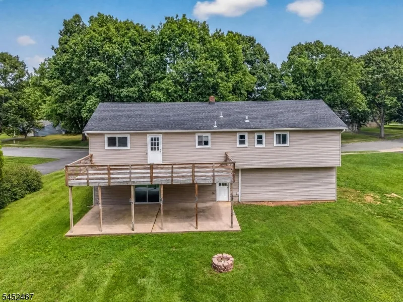 30 Wordsworth Ln Lopatcong, NJ 08865