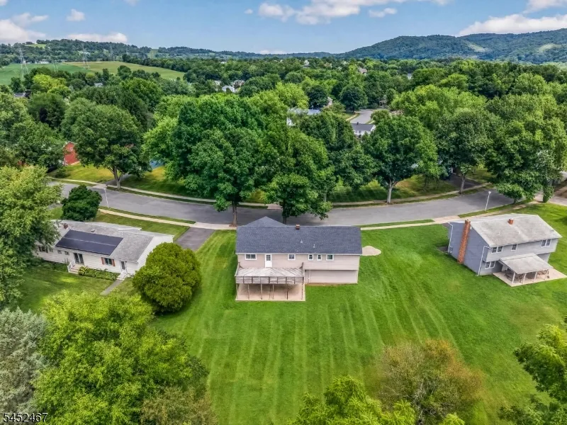 30 Wordsworth Ln Lopatcong, NJ 08865