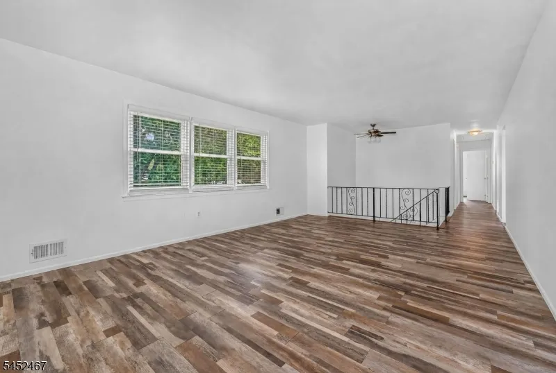 30 Wordsworth Ln Lopatcong, NJ 08865
