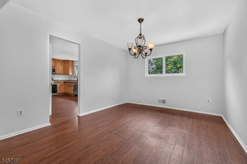 30 Wordsworth Ln Lopatcong, NJ 08865