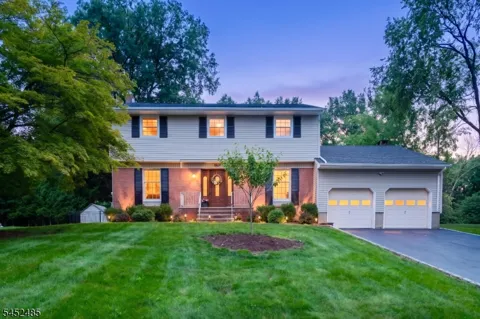 8 Cedar Ln