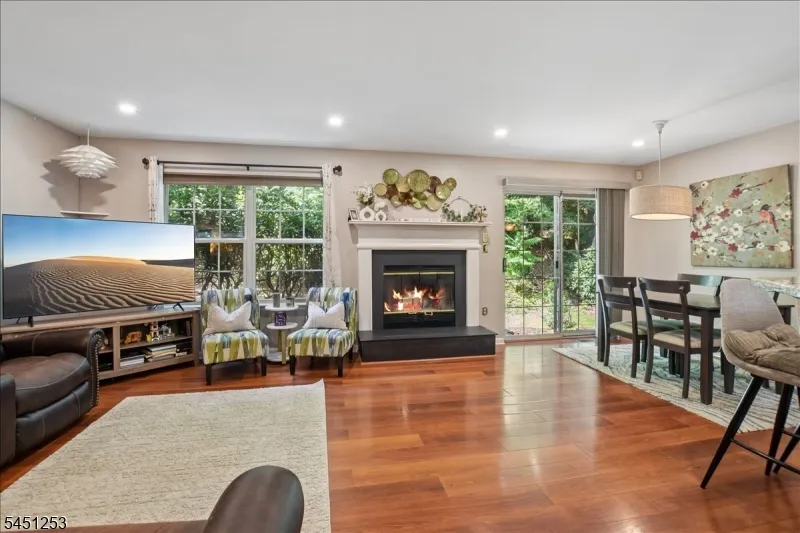 37 Woodmont Dr Randolph, NJ 07869