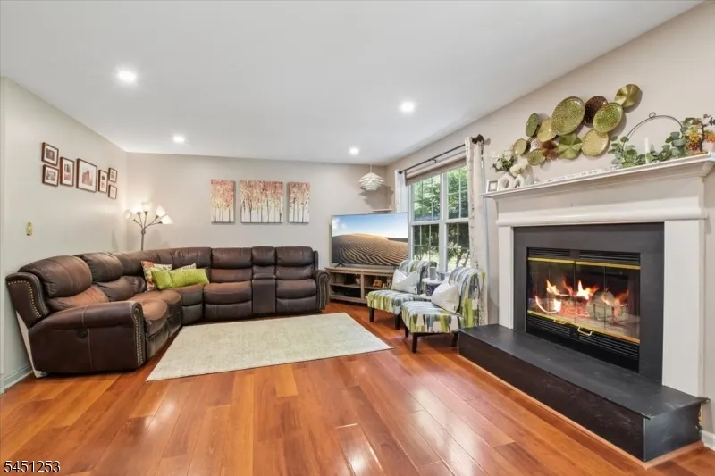 37 Woodmont Dr Randolph, NJ 07869