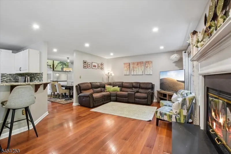 37 Woodmont Dr Randolph, NJ 07869
