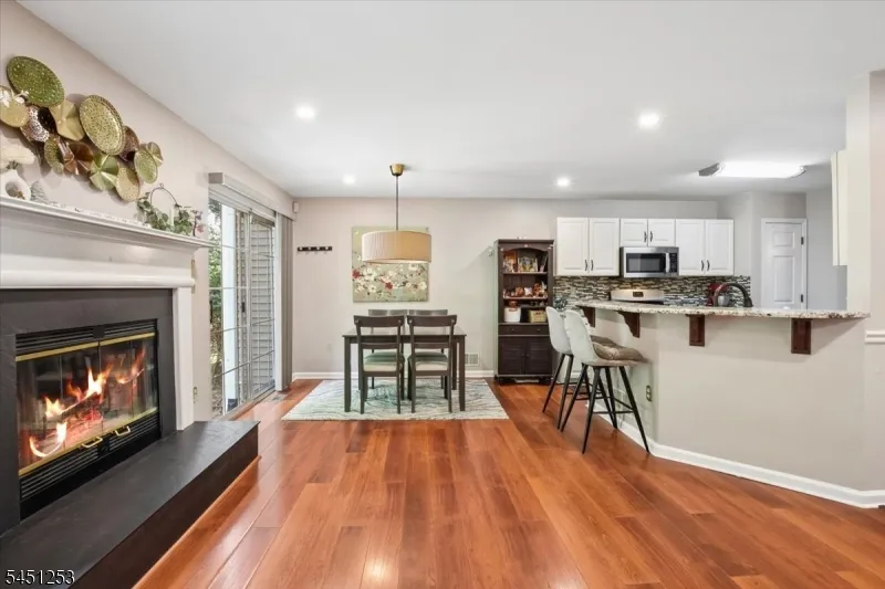 37 Woodmont Dr Randolph, NJ 07869