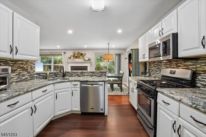 37 Woodmont Dr Randolph, NJ 07869