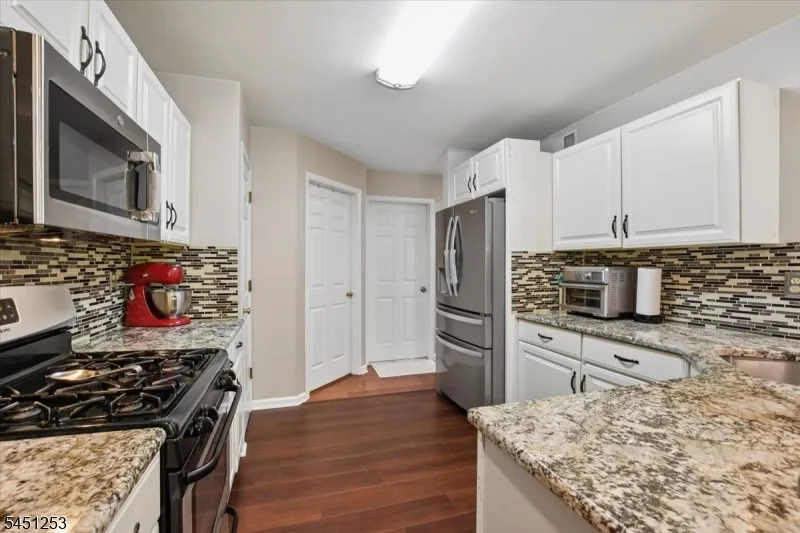 37 Woodmont Dr Randolph, NJ 07869