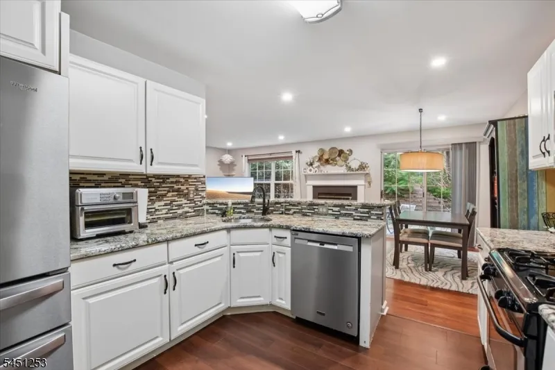 37 Woodmont Dr Randolph, NJ 07869