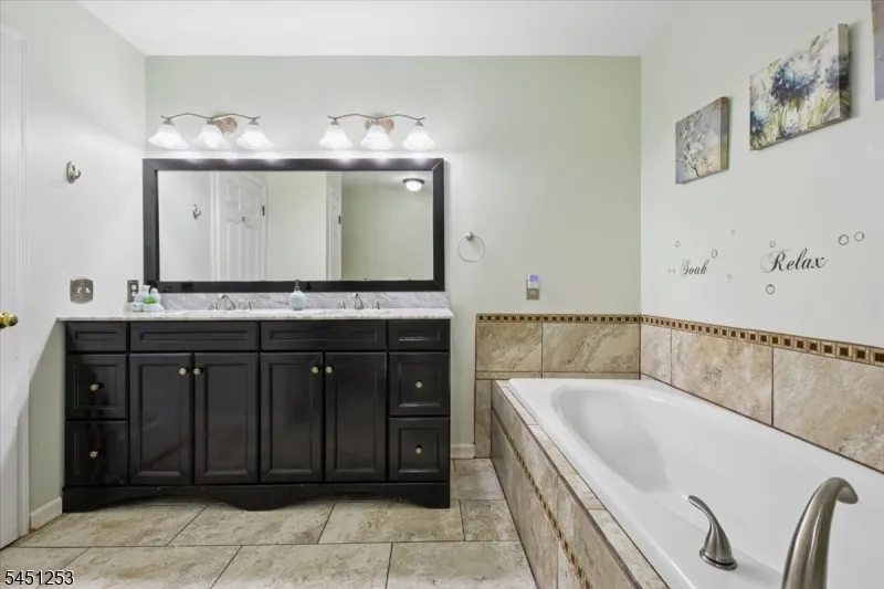 37 Woodmont Dr Randolph, NJ 07869