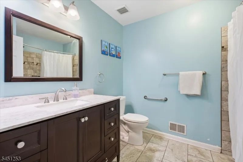 37 Woodmont Dr Randolph, NJ 07869