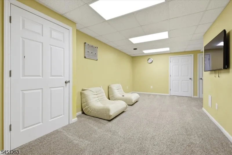 37 Woodmont Dr Randolph, NJ 07869
