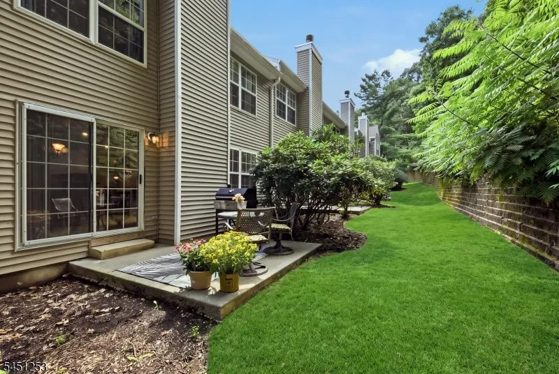37 Woodmont Dr Randolph, NJ 07869