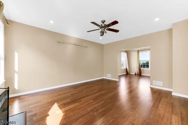 5 Pegasus Pl Washington, NJ 07840