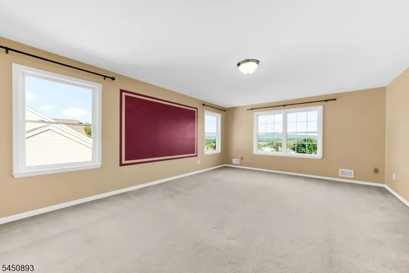 5 Pegasus Pl Washington, NJ 07840