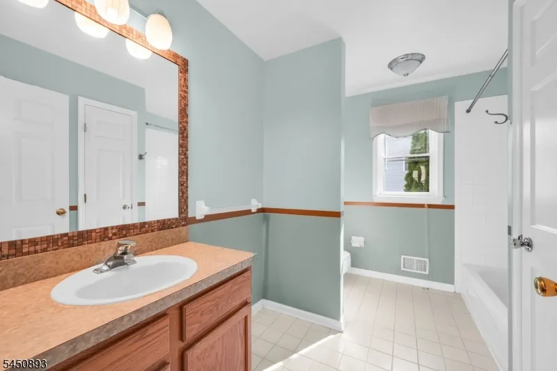 5 Pegasus Pl Washington, NJ 07840