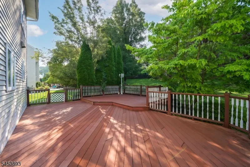 5 Pegasus Pl Washington, NJ 07840
